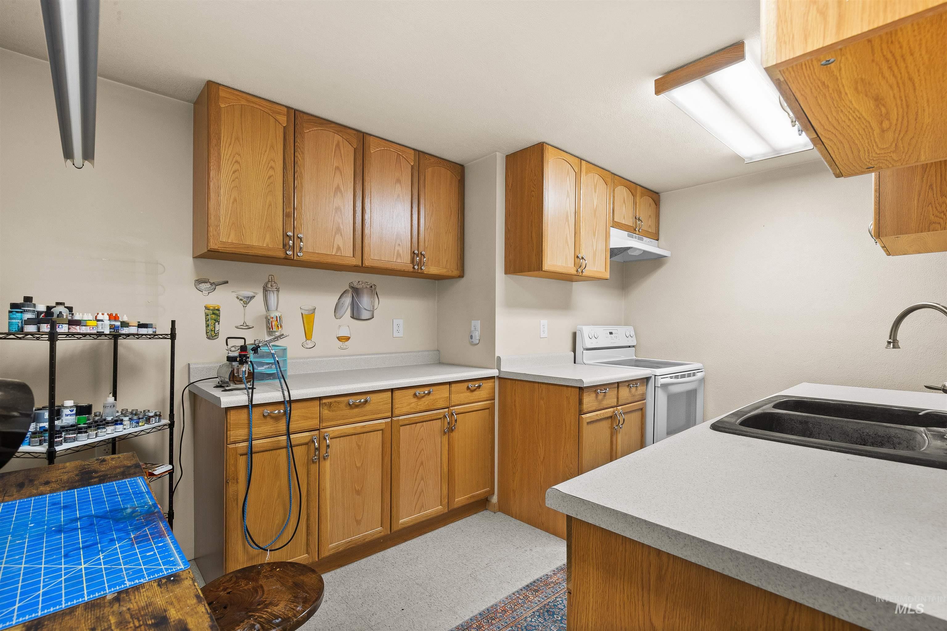 1977 Golfview Dr., Clarkston, Washington 99403, 5 Bedrooms, 2.5 Bathrooms, Residential For Sale, Price $749,000,MLS 98977658