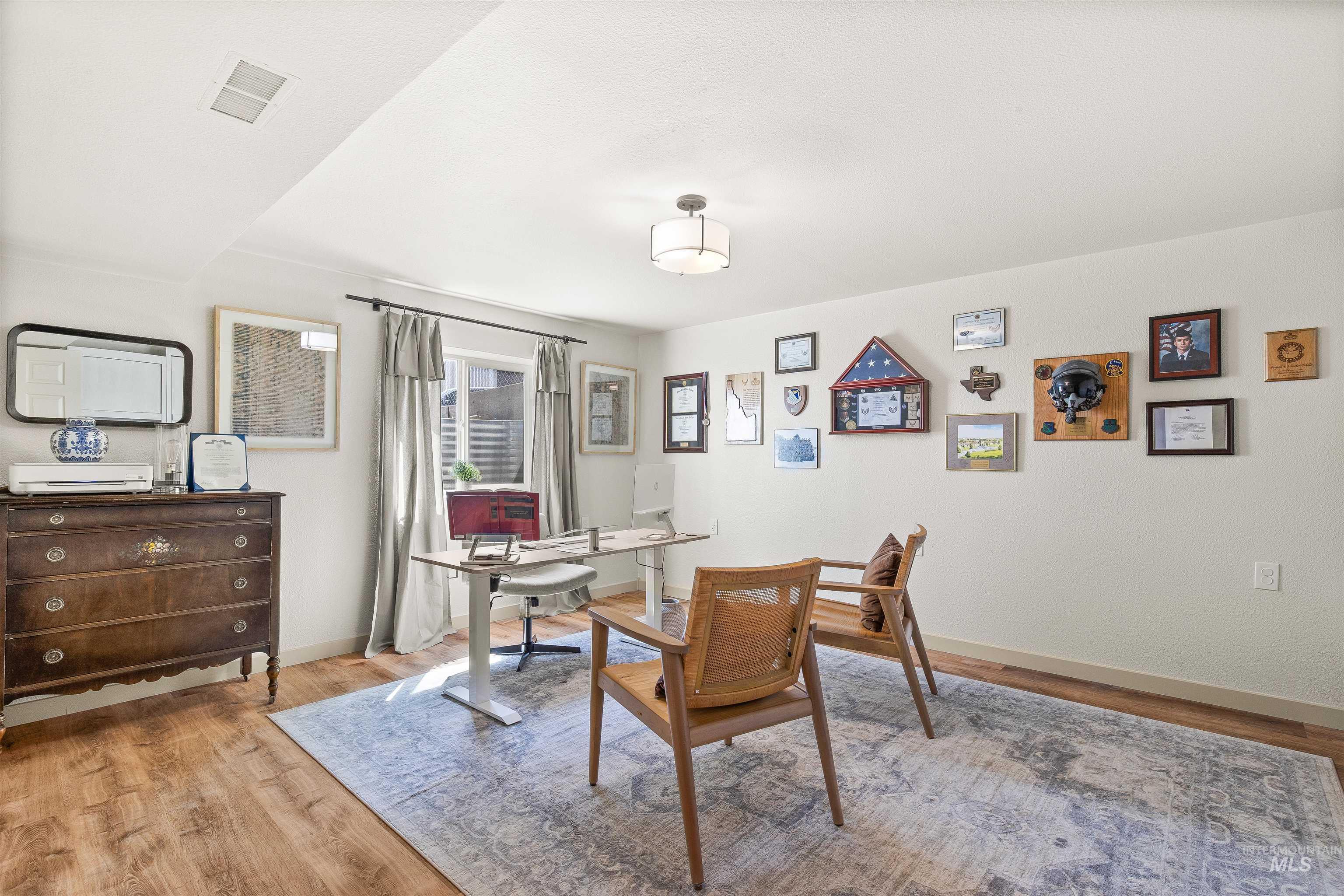 1977 Golfview Dr., Clarkston, Washington 99403, 5 Bedrooms, 2.5 Bathrooms, Residential For Sale, Price $749,000,MLS 98977658