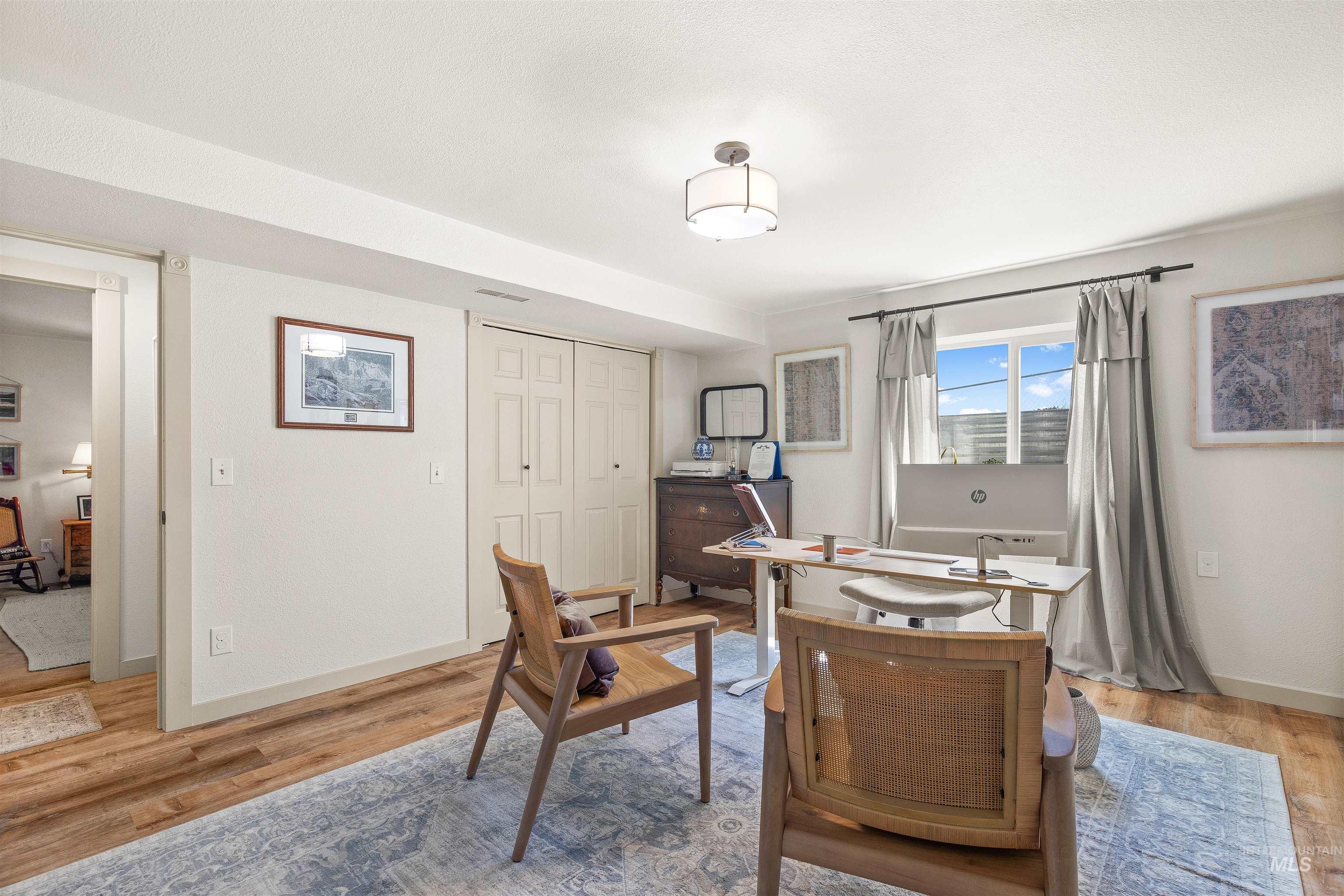 1977 Golfview Dr., Clarkston, Washington 99403, 5 Bedrooms, 2.5 Bathrooms, Residential For Sale, Price $749,000,MLS 98977658