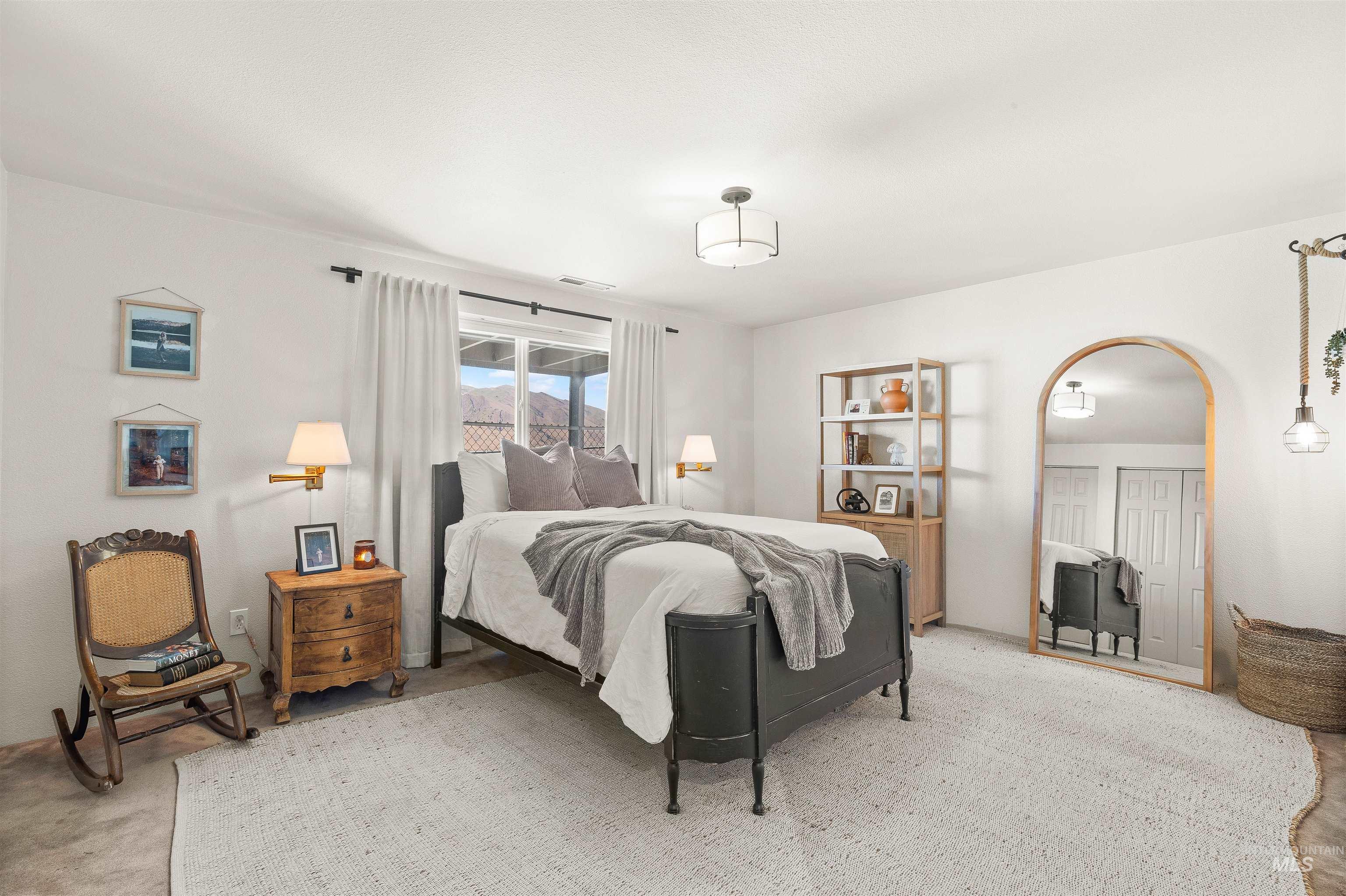 1977 Golfview Dr., Clarkston, Washington 99403, 5 Bedrooms, 2.5 Bathrooms, Residential For Sale, Price $749,000,MLS 98977658