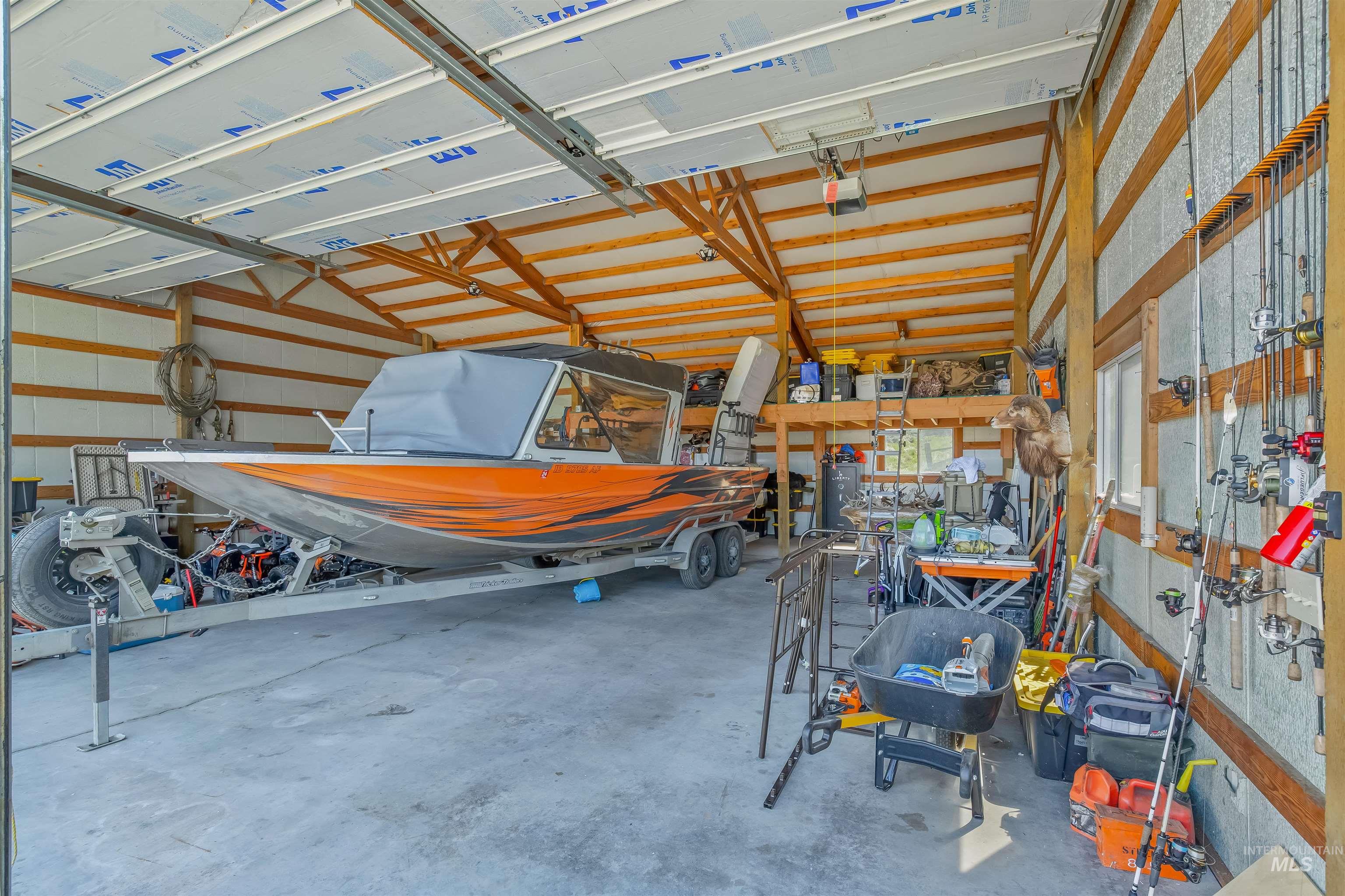 1977 Golfview Dr., Clarkston, Washington 99403, 5 Bedrooms, 2.5 Bathrooms, Residential For Sale, Price $749,000,MLS 98977658