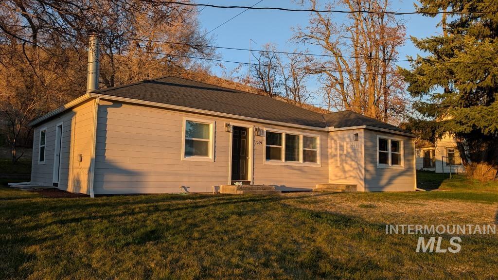 1269 Main Street, Pomeroy, Washington 99347, 5 Bedrooms, 3 Bathrooms, Residential For Sale, Price $389,000,MLS 98977659