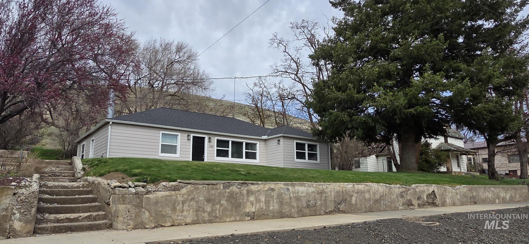 1269 Main Street, Pomeroy, Washington 99347, 5 Bedrooms, 3 Bathrooms, Residential For Sale, Price $389,000,MLS 98977659