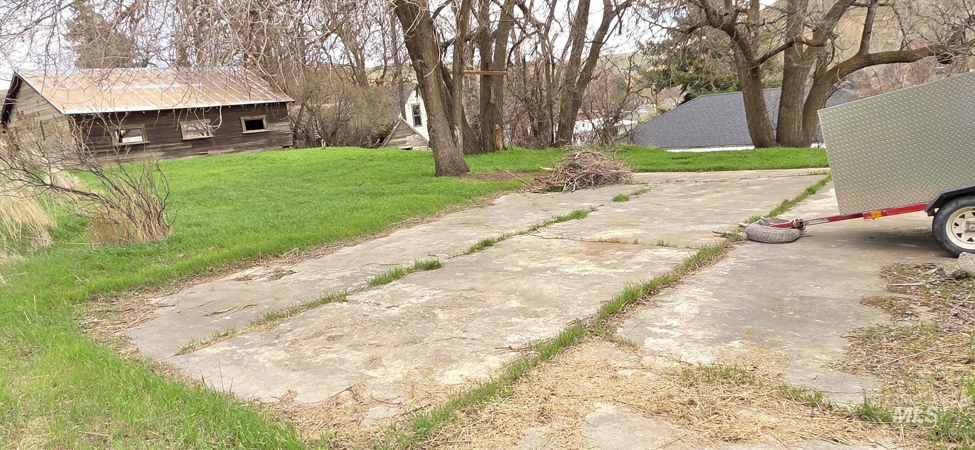 1269 Main Street, Pomeroy, Washington 99347, 5 Bedrooms, 3 Bathrooms, Residential For Sale, Price $389,000,MLS 98977659