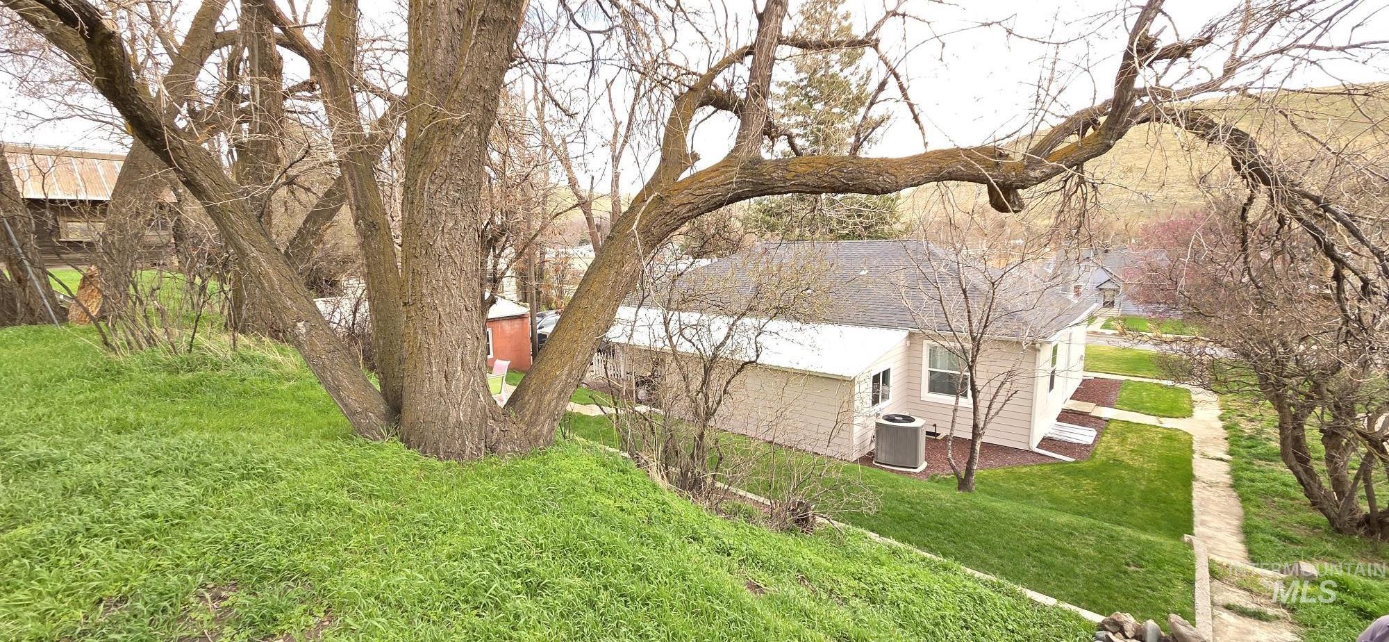 1269 Main Street, Pomeroy, Washington 99347, 5 Bedrooms, 3 Bathrooms, Residential For Sale, Price $389,000,MLS 98977659