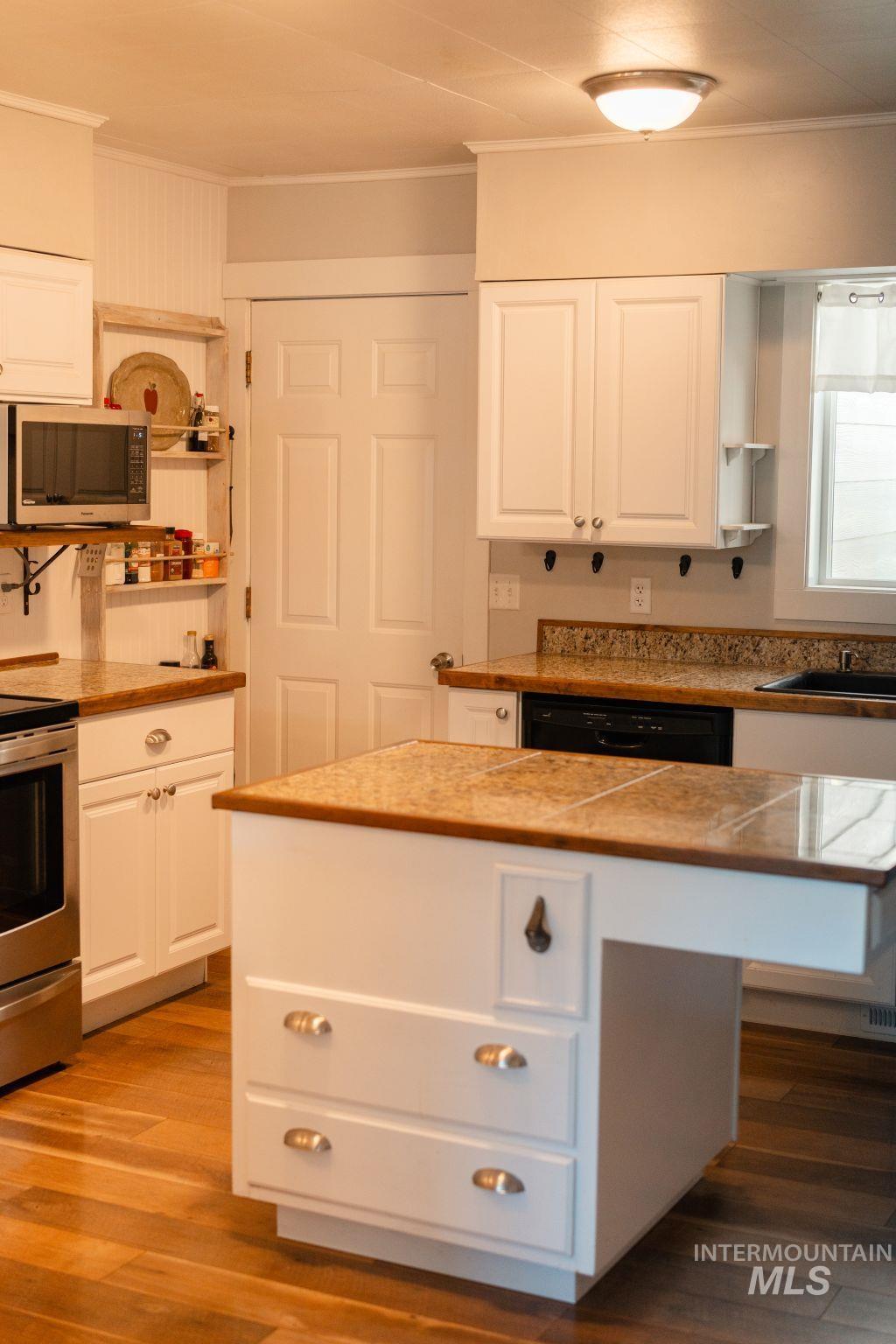 1269 Main Street, Pomeroy, Washington 99347, 5 Bedrooms, 3 Bathrooms, Residential For Sale, Price $389,000,MLS 98977659