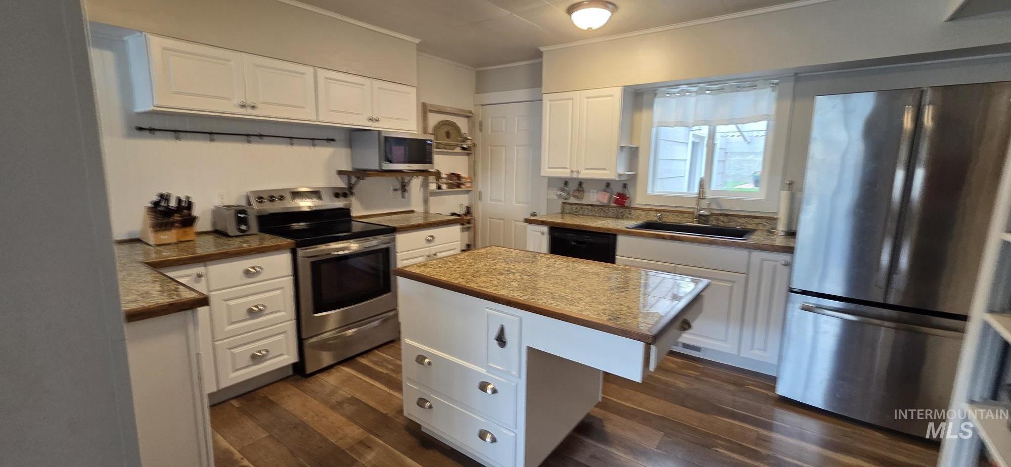 1269 Main Street, Pomeroy, Washington 99347, 5 Bedrooms, 3 Bathrooms, Residential For Sale, Price $389,000,MLS 98977659