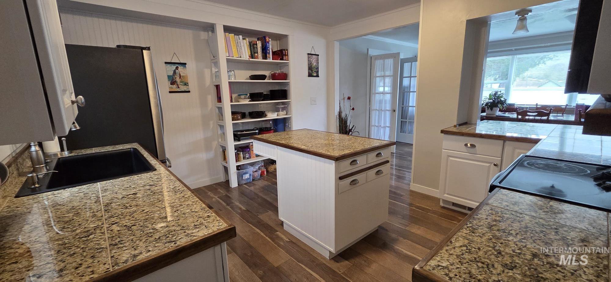 1269 Main Street, Pomeroy, Washington 99347, 5 Bedrooms, 3 Bathrooms, Residential For Sale, Price $389,000,MLS 98977659