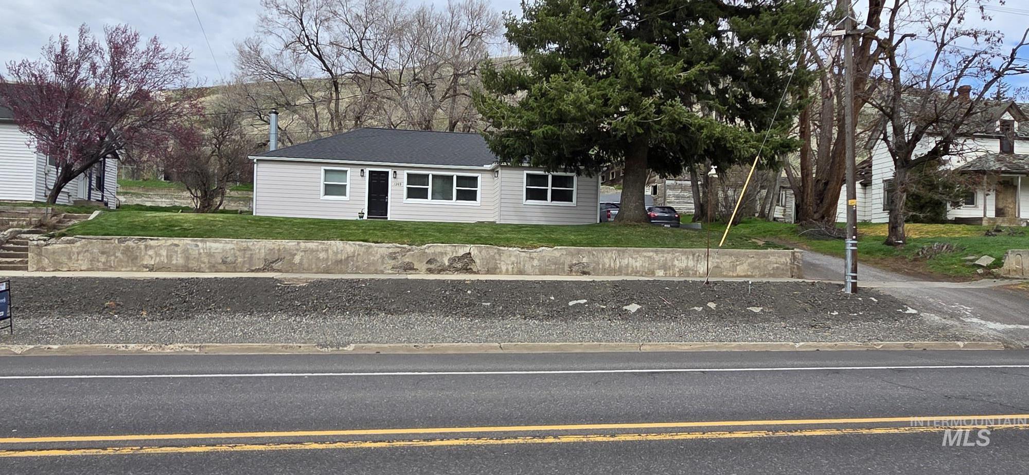 1269 Main Street, Pomeroy, Washington 99347, 5 Bedrooms, 3 Bathrooms, Residential For Sale, Price $389,000,MLS 98977659