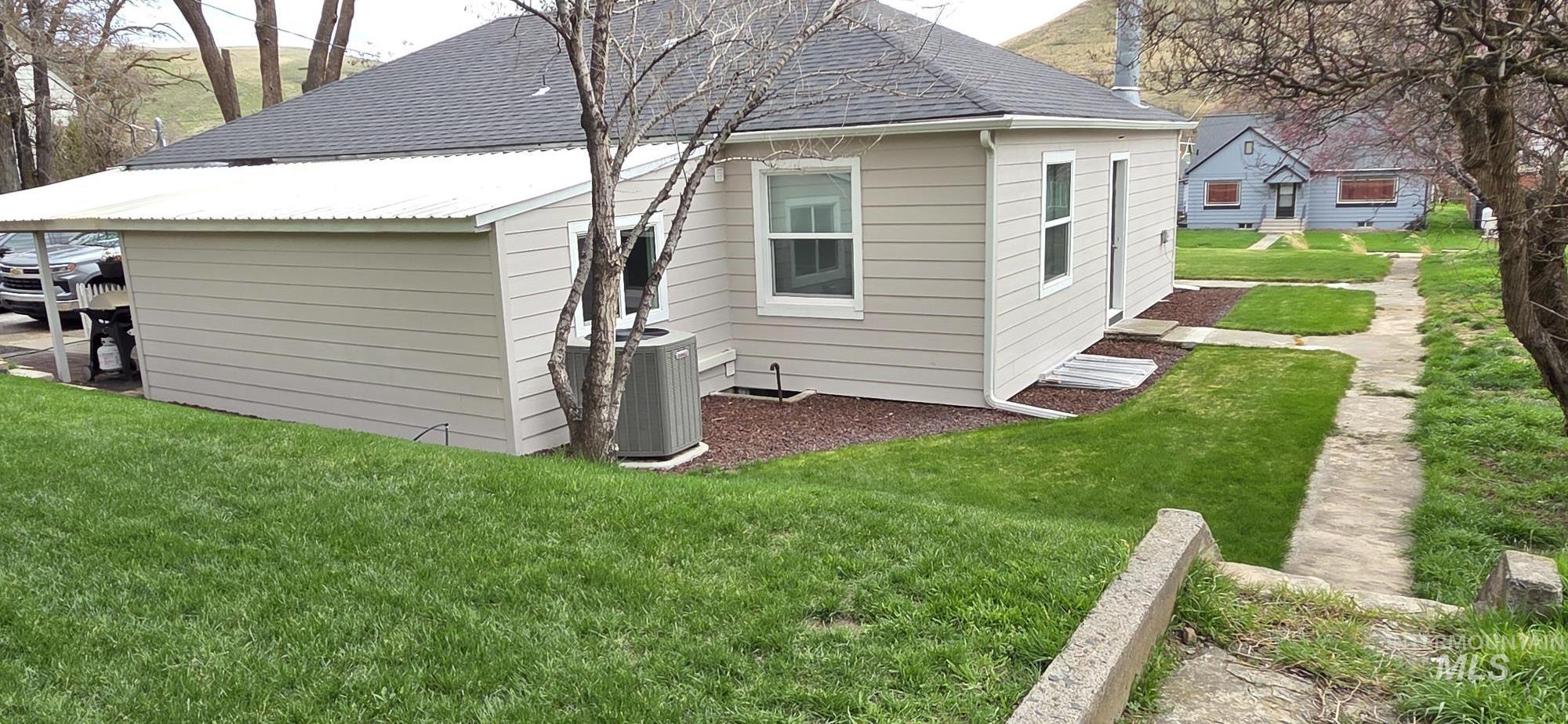 1269 Main Street, Pomeroy, Washington 99347, 5 Bedrooms, 3 Bathrooms, Residential For Sale, Price $389,000,MLS 98977659