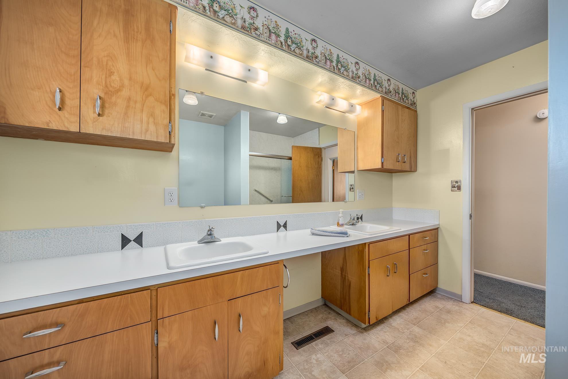 1684 Cove Road, Weiser, Idaho 83672, 5 Bedrooms, 2 Bathrooms, Residential For Sale, Price $610,000,MLS 98977660