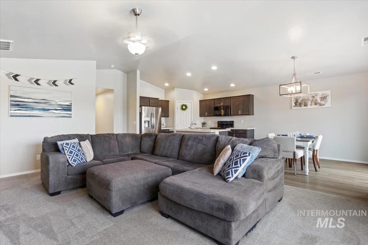 16598 Corrine Ave., Caldwell, Idaho 83607, 3 Bedrooms, 2 Bathrooms, Residential For Sale, Price $369,990, 98977661