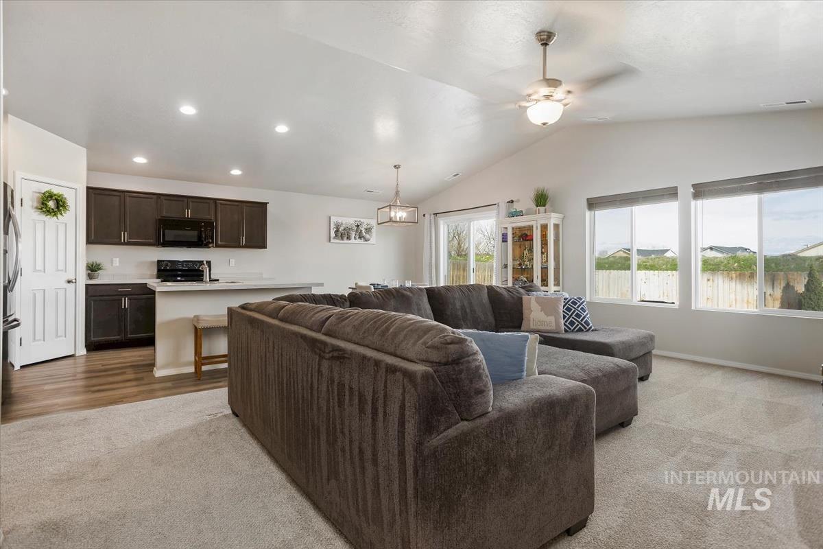 16598 Corrine Ave., Caldwell, Idaho 83607, 3 Bedrooms, 2 Bathrooms, Residential For Sale, Price $369,990, 98977661