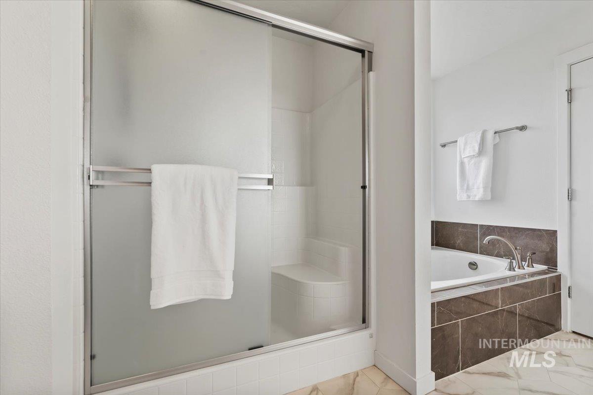 3074 N Greengate Way, Star, Idaho 83669, 5 Bedrooms, 4 Bathrooms, Residential For Sale, Price $599,990,MLS 98977665