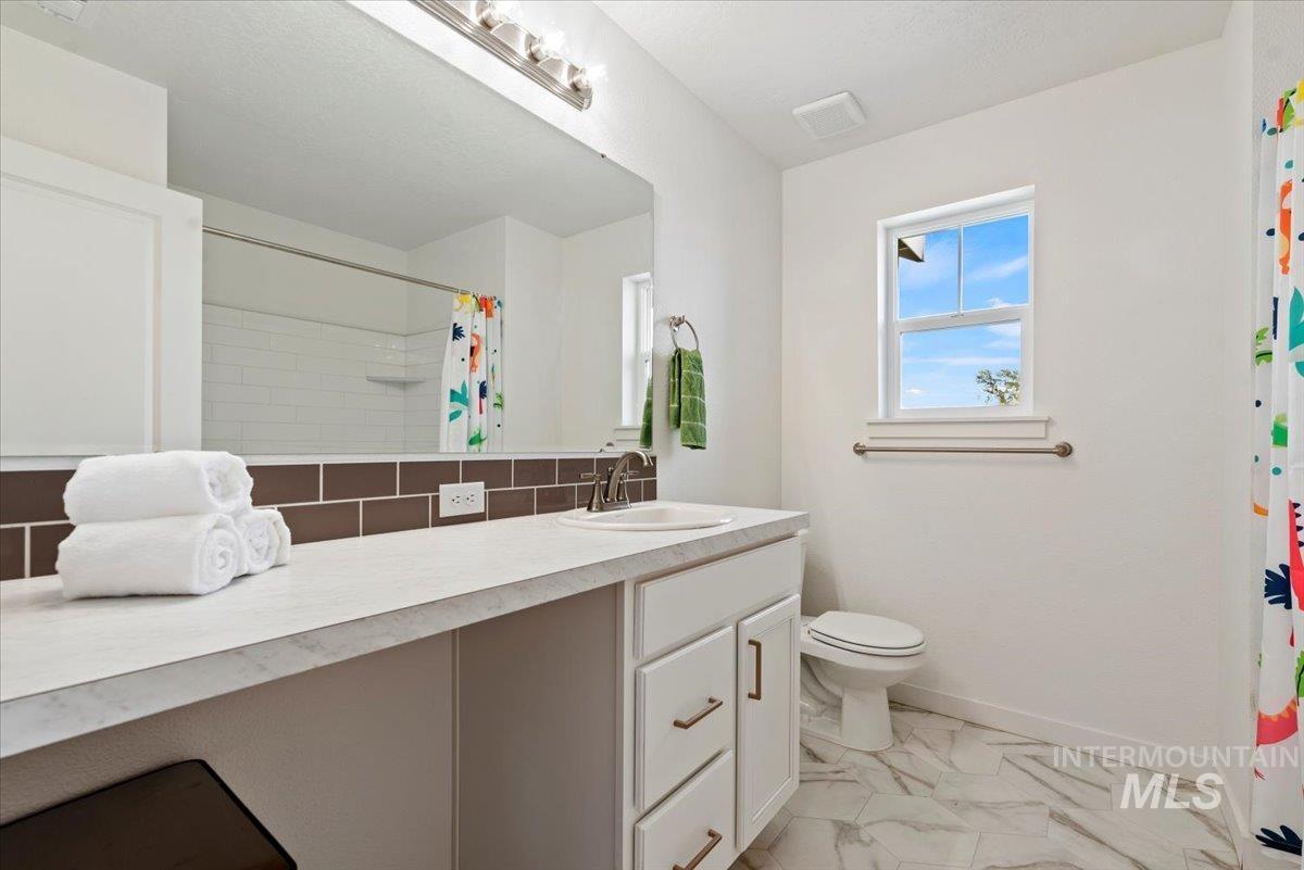 3074 N Greengate Way, Star, Idaho 83669, 5 Bedrooms, 4 Bathrooms, Residential For Sale, Price $599,990,MLS 98977665