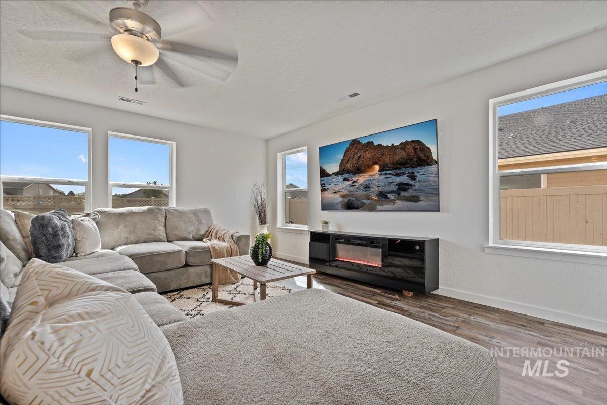 3074 N Greengate Way, Star, Idaho 83669, 5 Bedrooms, 4 Bathrooms, Residential For Sale, Price $588,750, 98977665