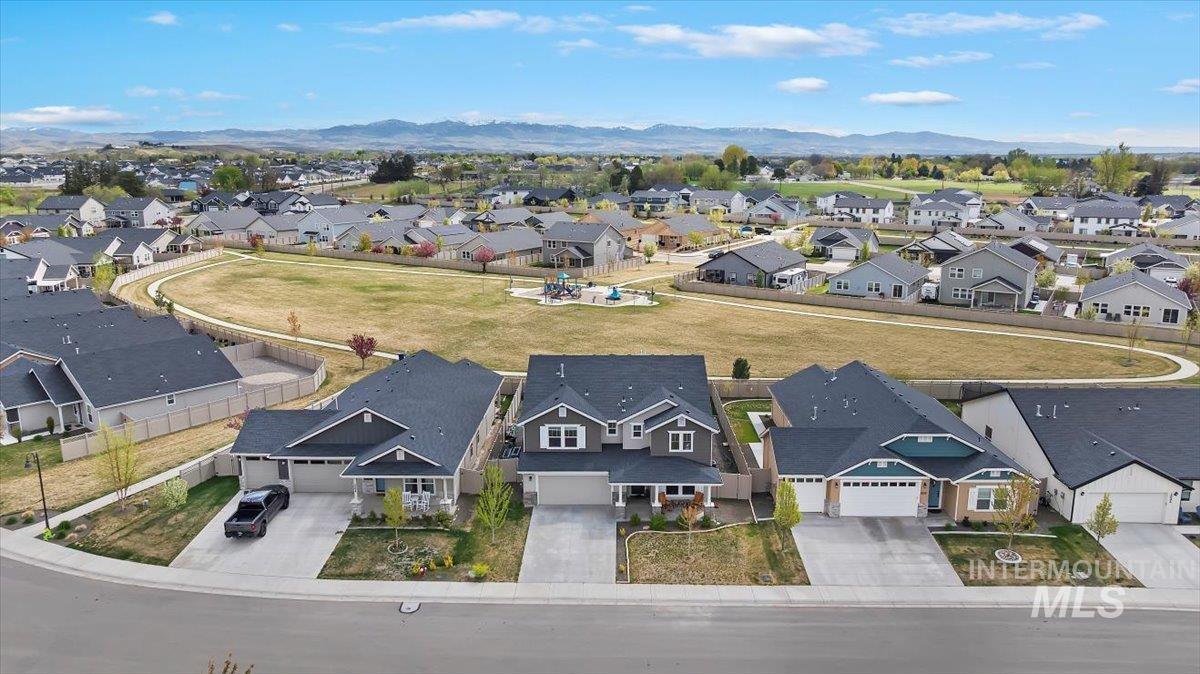 3074 N Greengate Way, Star, Idaho 83669, 5 Bedrooms, 4 Bathrooms, Residential For Sale, Price $599,990,MLS 98977665