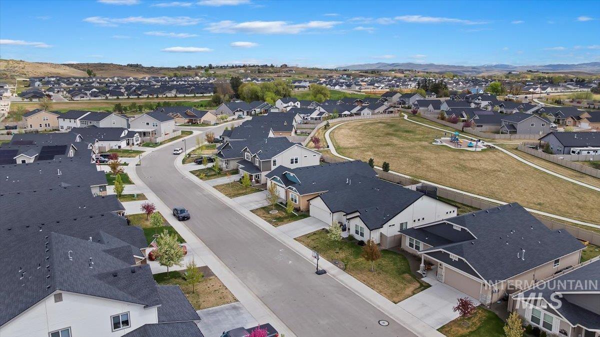 3074 N Greengate Way, Star, Idaho 83669, 5 Bedrooms, 4 Bathrooms, Residential For Sale, Price $599,990,MLS 98977665