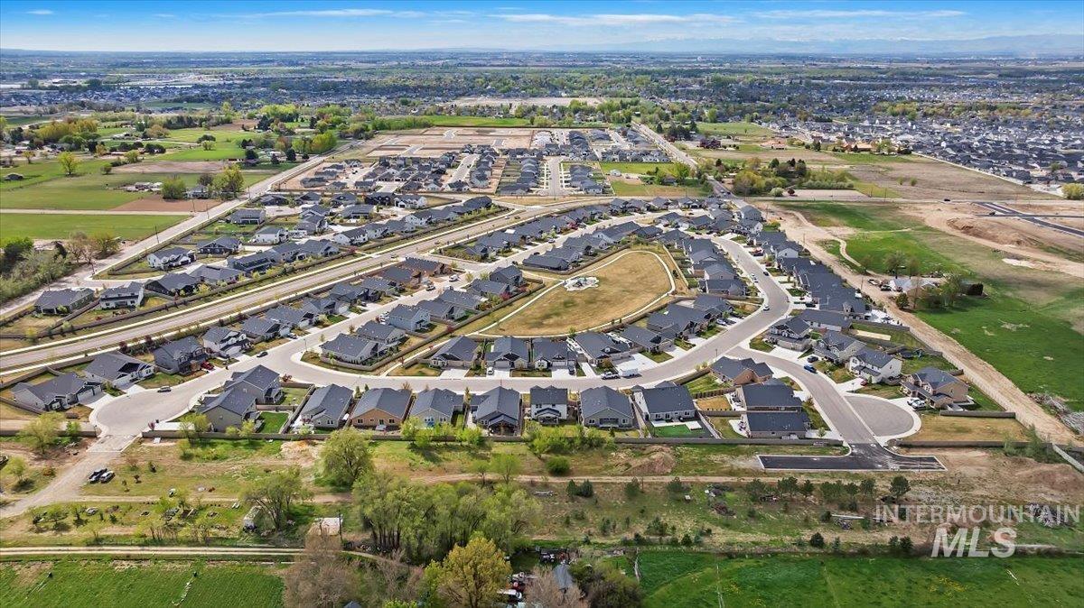 3074 N Greengate Way, Star, Idaho 83669, 5 Bedrooms, 4 Bathrooms, Residential For Sale, Price $599,990,MLS 98977665