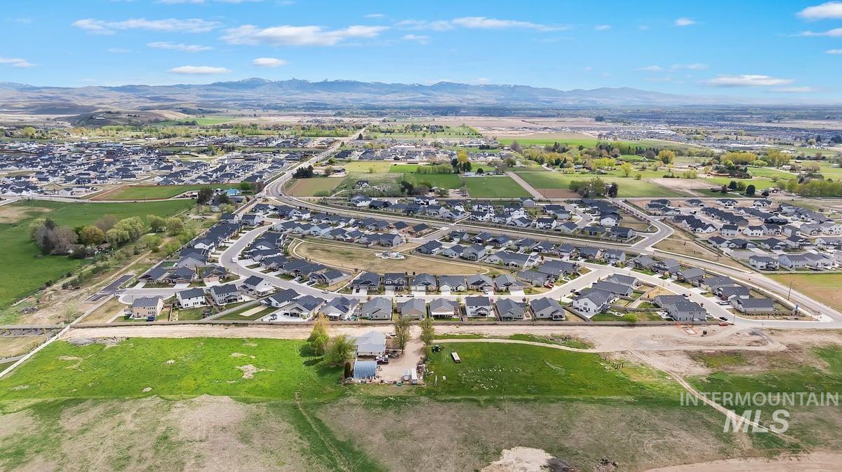 3074 N Greengate Way, Star, Idaho 83669, 5 Bedrooms, 4 Bathrooms, Residential For Sale, Price $599,990,MLS 98977665