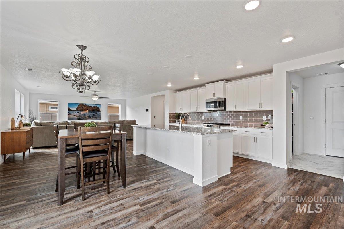 3074 N Greengate Way, Star, Idaho 83669, 5 Bedrooms, 4 Bathrooms, Residential For Sale, Price $588,750, 98977665