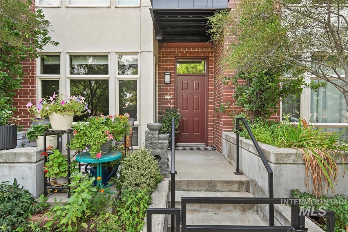 412 S 13th Street, Boise, Idaho 83702, 1 Bedroom, 1.5 Bathrooms, Residential For Sale, Price $450,000,MLS 98977669