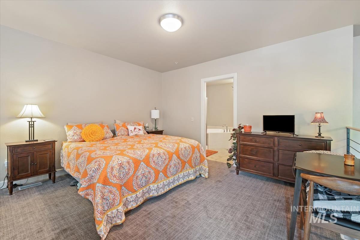 412 S 13th Street, Boise, Idaho 83702, 1 Bedroom, 1.5 Bathrooms, Residential For Sale, Price $450,000,MLS 98977669