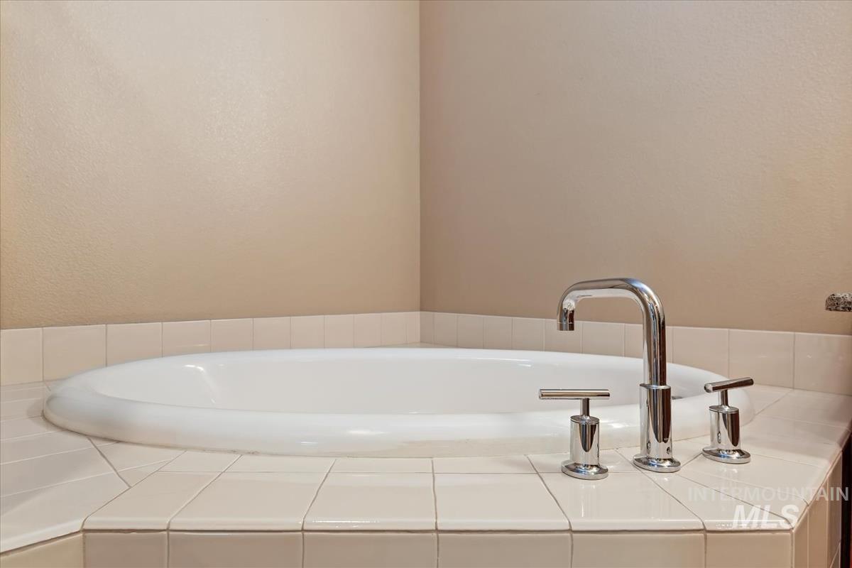 412 S 13th Street, Boise, Idaho 83702, 1 Bedroom, 1.5 Bathrooms, Residential For Sale, Price $450,000,MLS 98977669