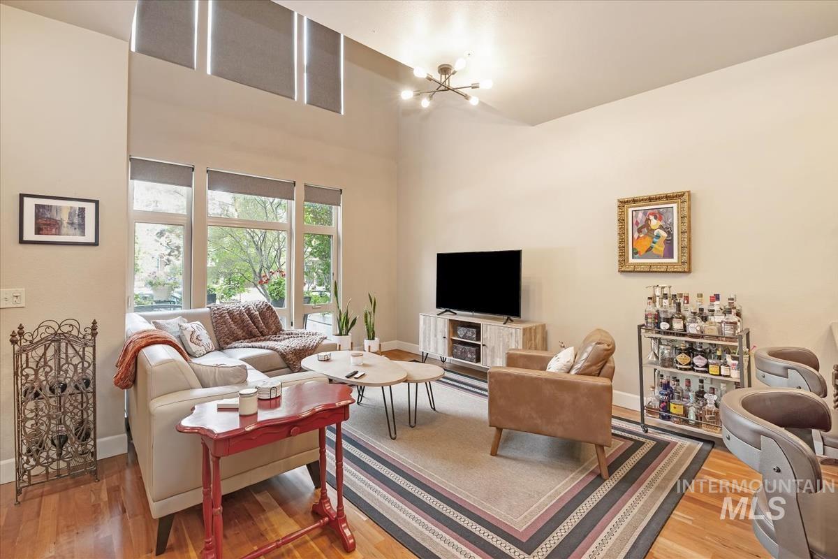 412 S 13th Street, Boise, Idaho 83702, 1 Bedroom, 1.5 Bathrooms, Residential For Sale, Price $450,000,MLS 98977669