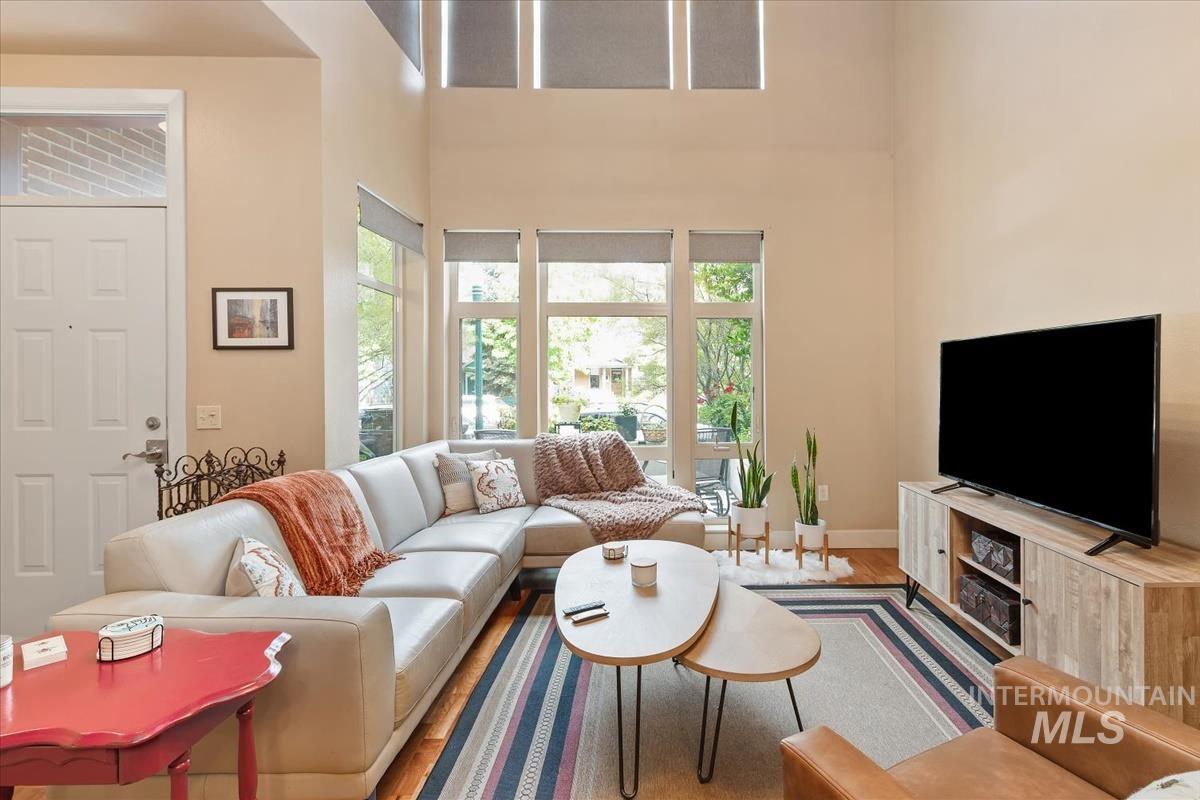 412 S 13th Street, Boise, Idaho 83702, 1 Bedroom, 1.5 Bathrooms, Residential For Sale, Price $450,000,MLS 98977669