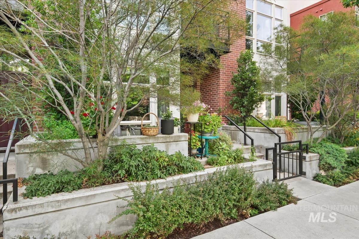 412 S 13th Street, Boise, Idaho 83702, 1 Bedroom, 1.5 Bathrooms, Residential For Sale, Price $450,000,MLS 98977669