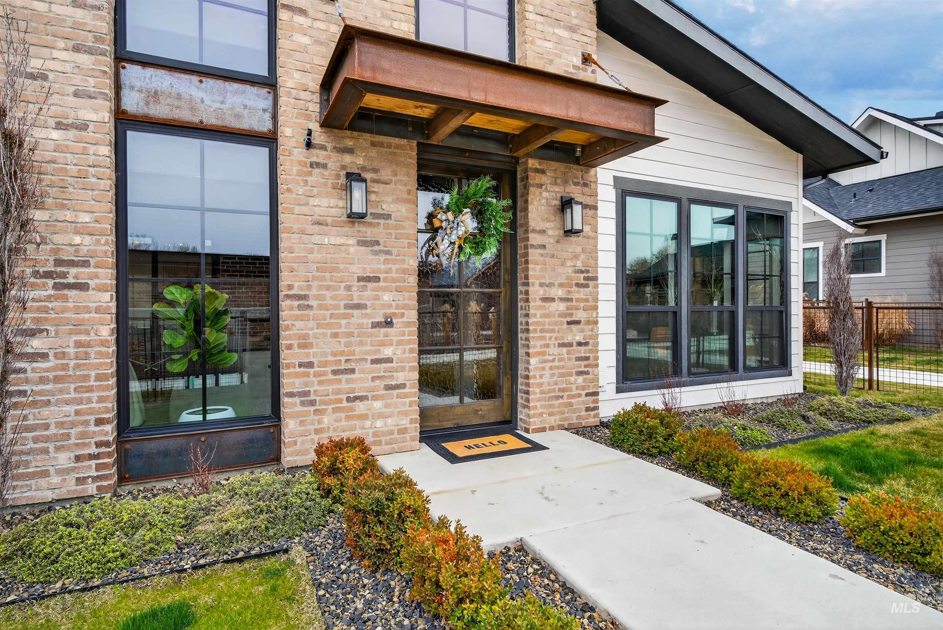 2526 W Rustic Forge St, Eagle, Idaho 83616, 3 Bedrooms, 3 Bathrooms, Residential For Sale, Price $975,000,MLS 98977671