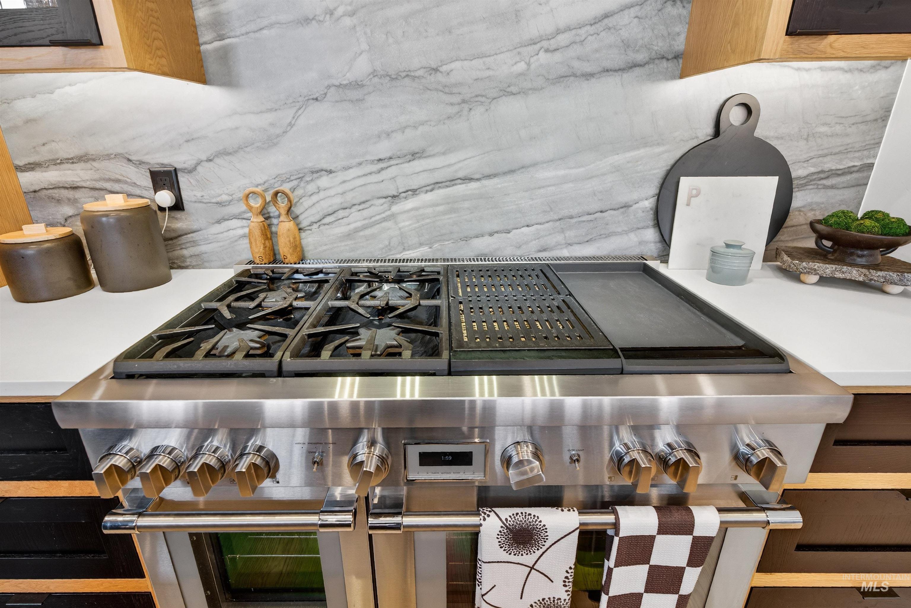 2526 W Rustic Forge St, Eagle, Idaho 83616, 3 Bedrooms, 3 Bathrooms, Residential For Sale, Price $975,000,MLS 98977671