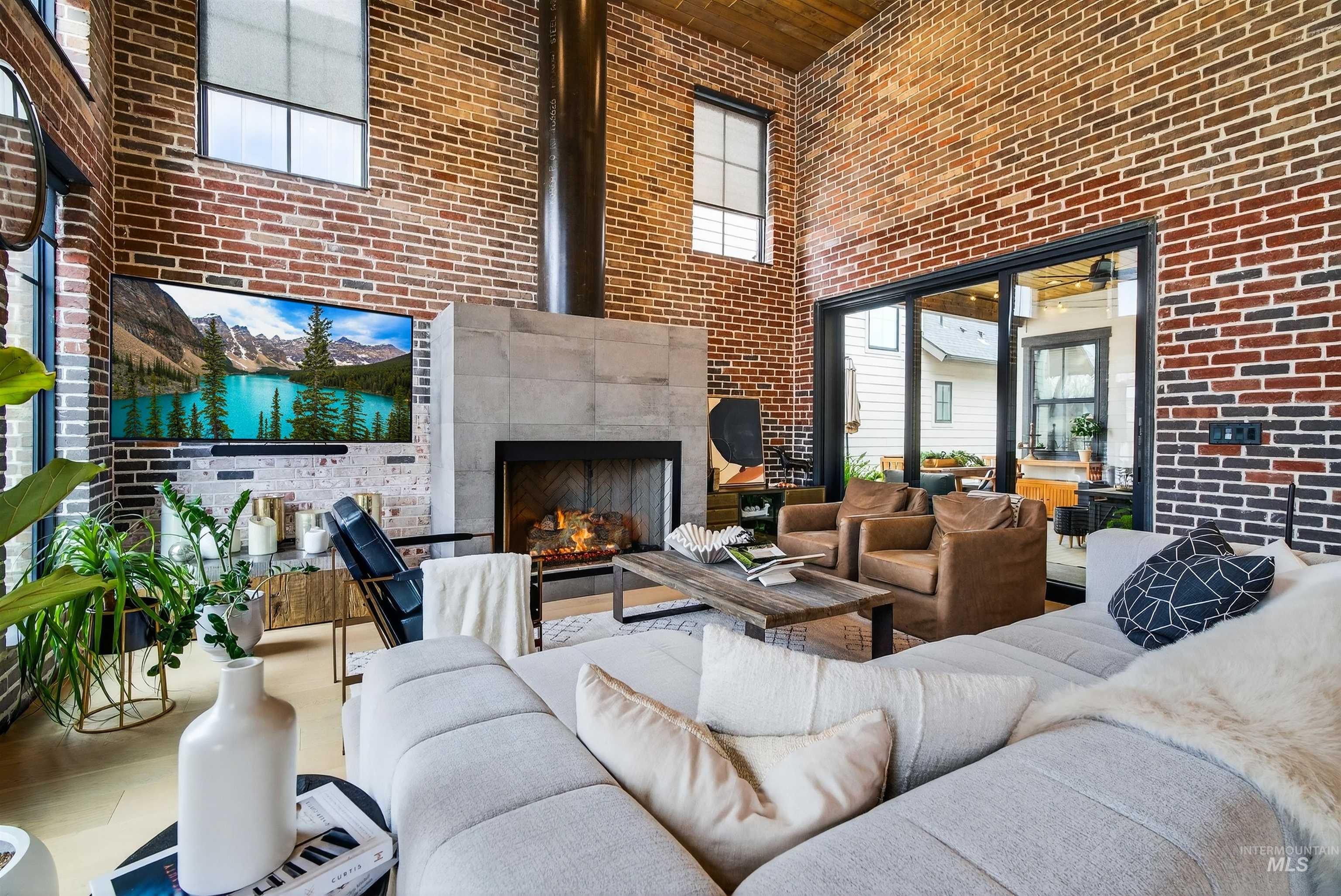 2526 W Rustic Forge St, Eagle, Idaho 83616, 3 Bedrooms, 3 Bathrooms, Residential For Sale, Price $975,000, 98977671