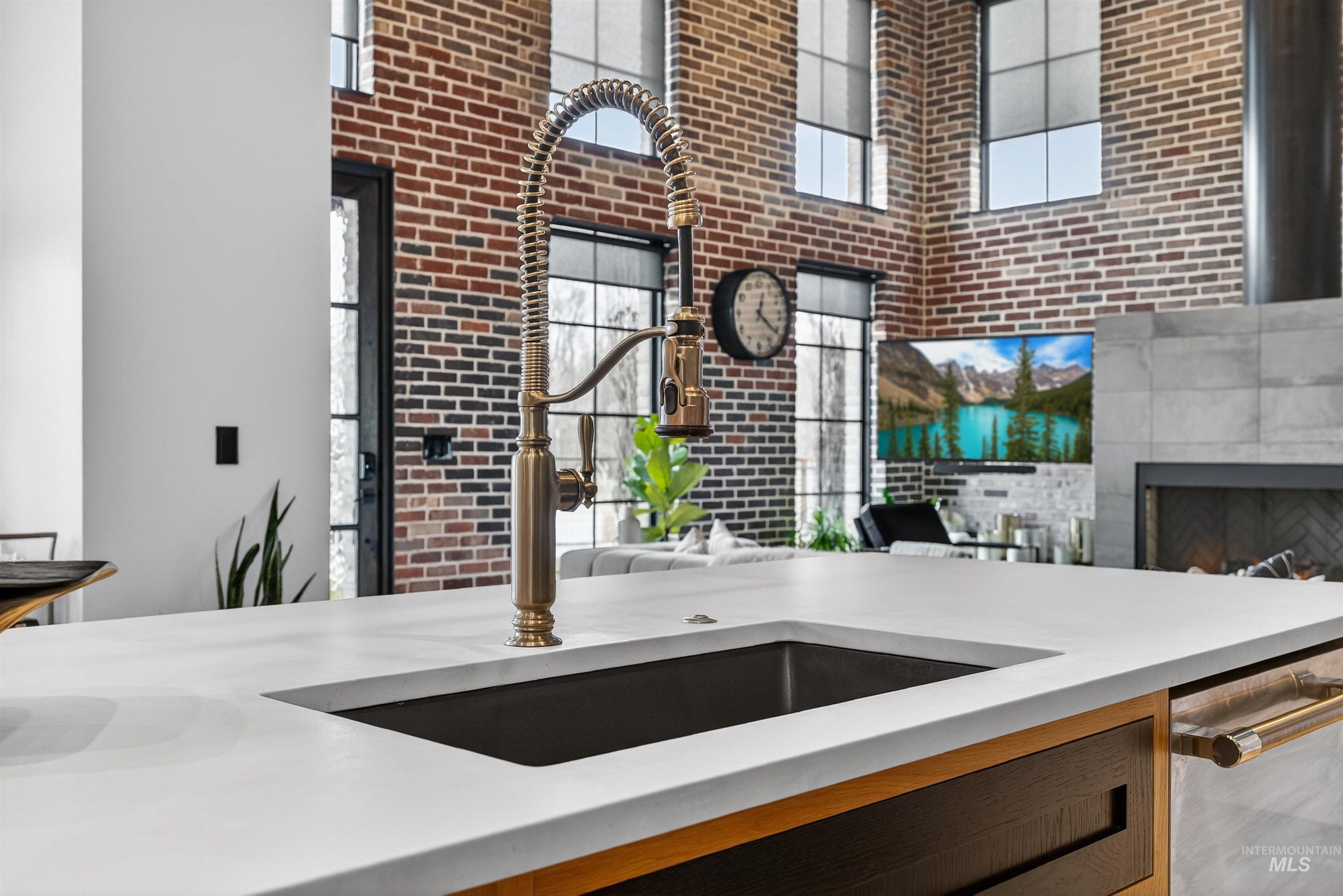 2526 W Rustic Forge St, Eagle, Idaho 83616, 3 Bedrooms, 3 Bathrooms, Residential For Sale, Price $975,000,MLS 98977671