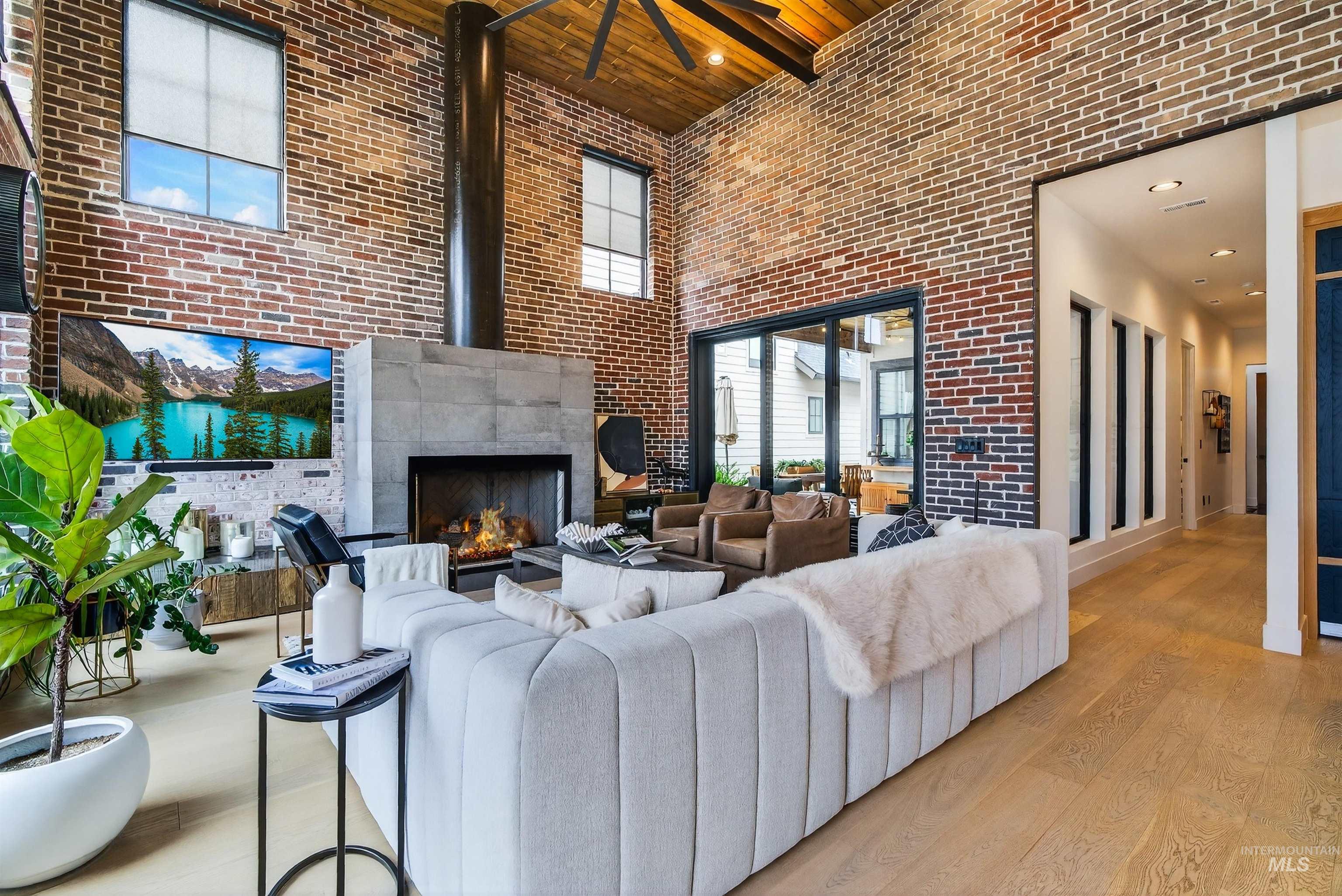 2526 W Rustic Forge St, Eagle, Idaho 83616, 3 Bedrooms, 3 Bathrooms, Residential For Sale, Price $975,000,MLS 98977671