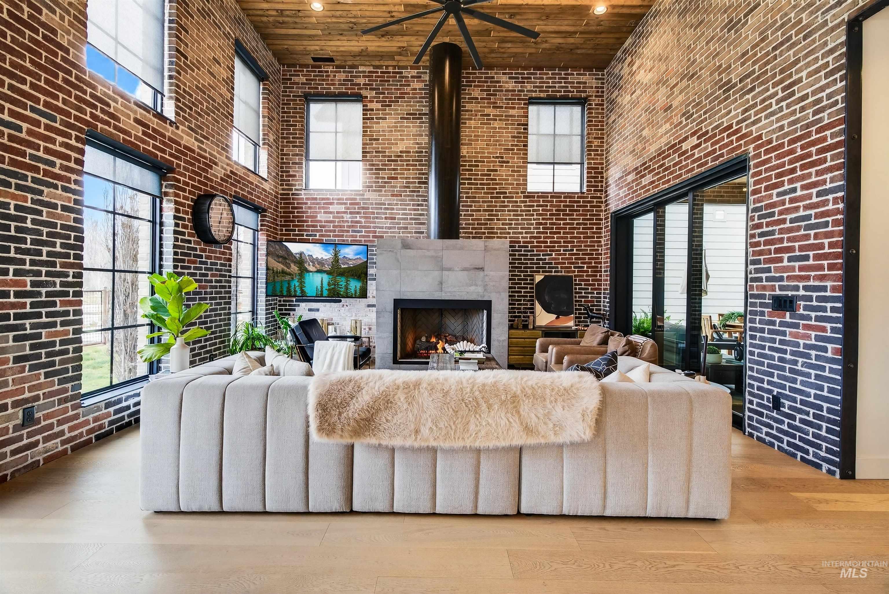 2526 W Rustic Forge St, Eagle, Idaho 83616, 3 Bedrooms, 3 Bathrooms, Residential For Sale, Price $975,000, 98977671