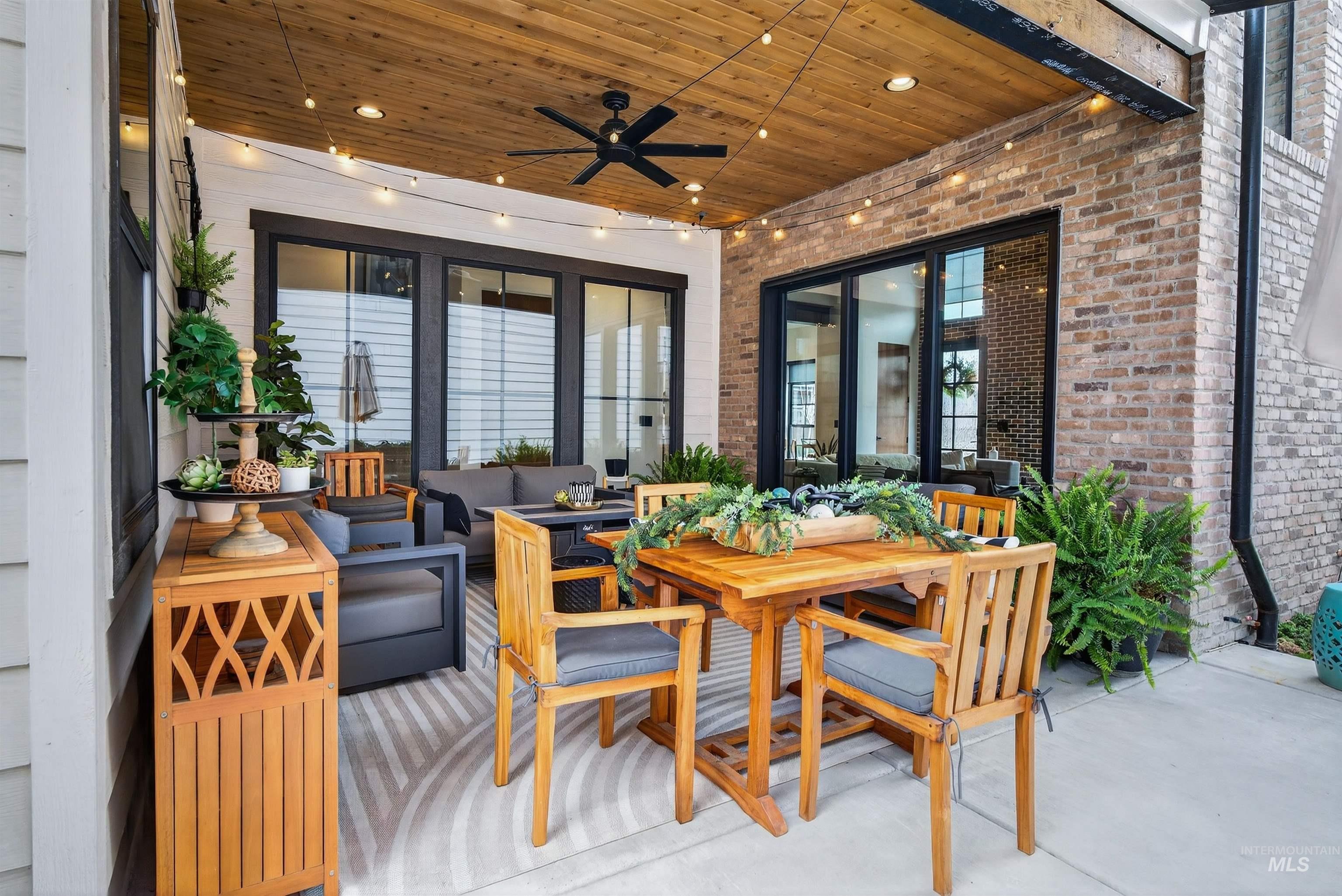 2526 W Rustic Forge St, Eagle, Idaho 83616, 3 Bedrooms, 3 Bathrooms, Residential For Sale, Price $975,000,MLS 98977671