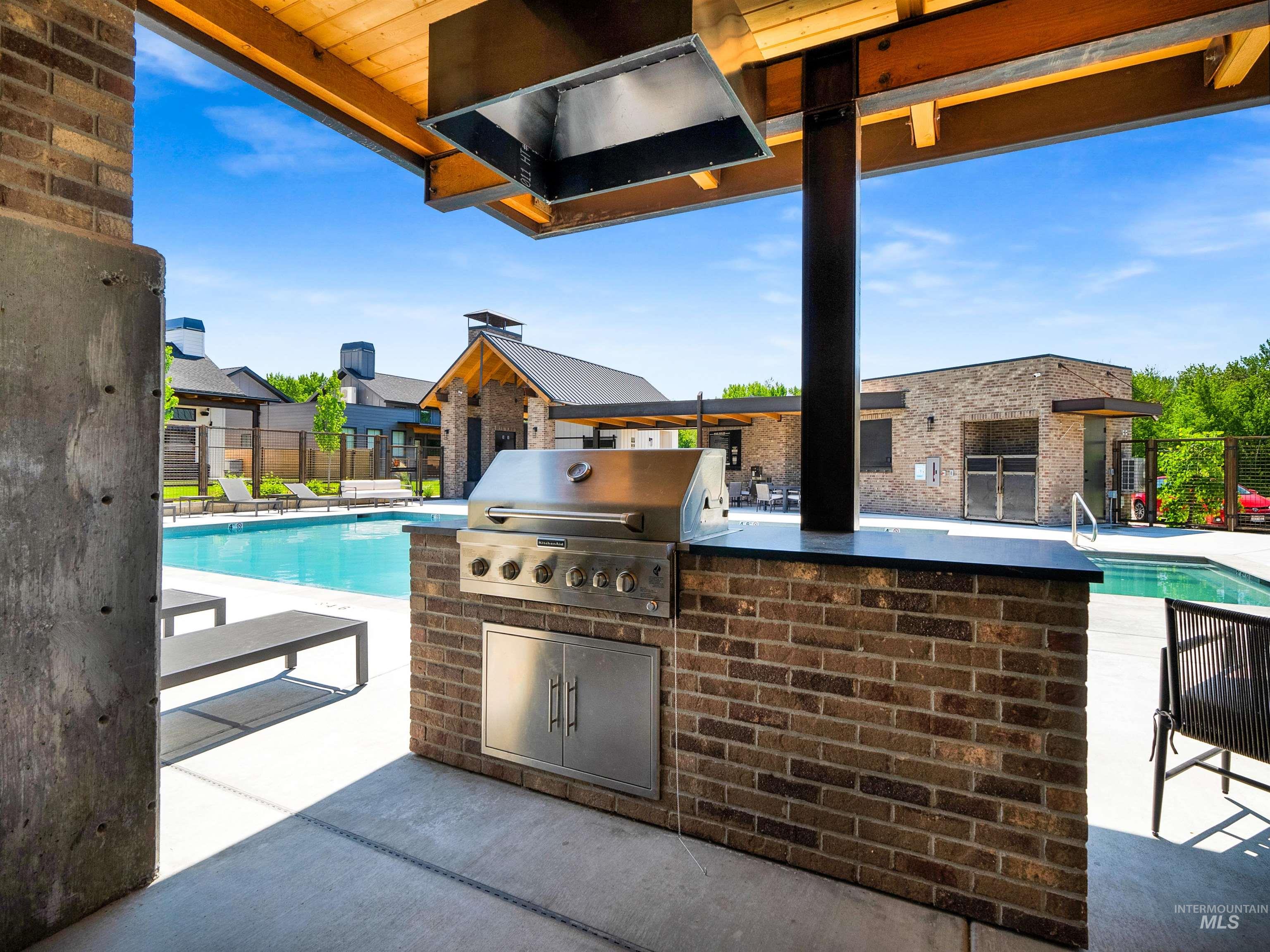 2526 W Rustic Forge St, Eagle, Idaho 83616, 3 Bedrooms, 3 Bathrooms, Residential For Sale, Price $975,000,MLS 98977671