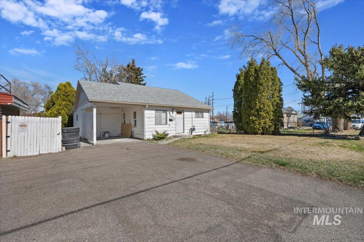 403 Filer Ave, Twin Falls, Idaho 83301-3950, 3 Bedrooms, 2 Bathrooms, Residential For Sale, Price $220,000,MLS 98977673