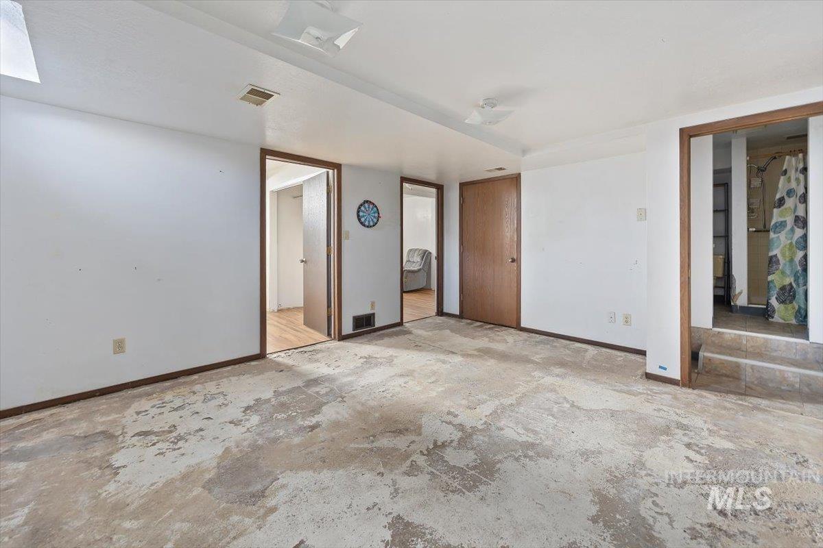 403 Filer Ave, Twin Falls, Idaho 83301-3950, 3 Bedrooms, 2 Bathrooms, Residential For Sale, Price $220,000,MLS 98977673