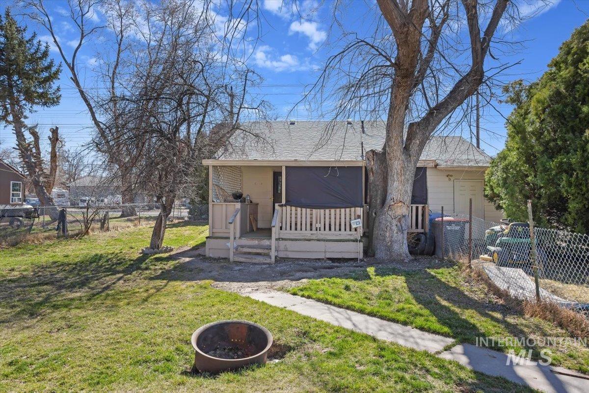 403 Filer Ave, Twin Falls, Idaho 83301-3950, 3 Bedrooms, 2 Bathrooms, Residential For Sale, Price $220,000,MLS 98977673