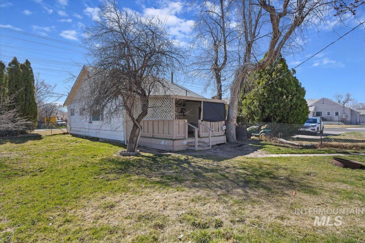 403 Filer Ave, Twin Falls, Idaho 83301-3950, 3 Bedrooms, 2 Bathrooms, Residential For Sale, Price $220,000,MLS 98977673