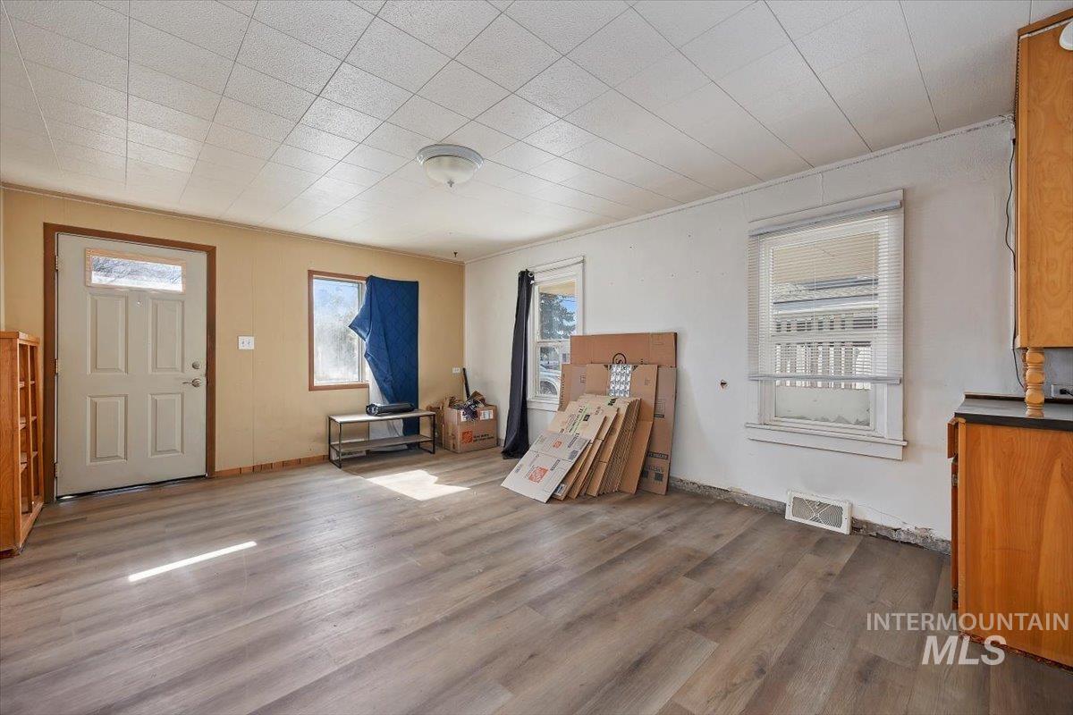 403 Filer Ave, Twin Falls, Idaho 83301-3950, 3 Bedrooms, 2 Bathrooms, Residential For Sale, Price $220,000,MLS 98977673