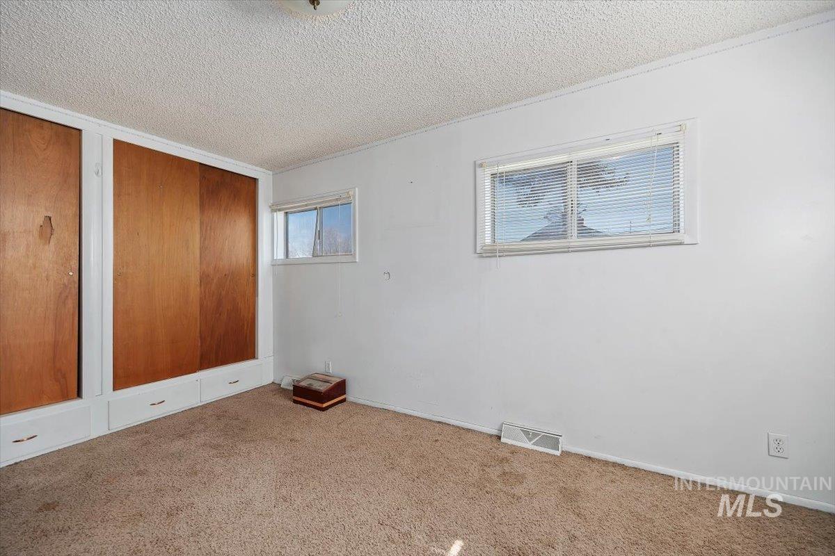 403 Filer Ave, Twin Falls, Idaho 83301-3950, 3 Bedrooms, 2 Bathrooms, Residential For Sale, Price $220,000,MLS 98977673