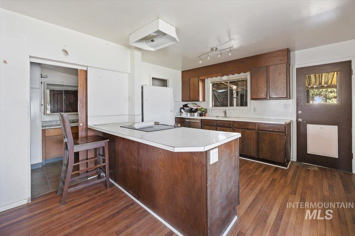 403 Filer Ave, Twin Falls, Idaho 83301-3950, 3 Bedrooms, 2 Bathrooms, Residential For Sale, Price $220,000,MLS 98977673