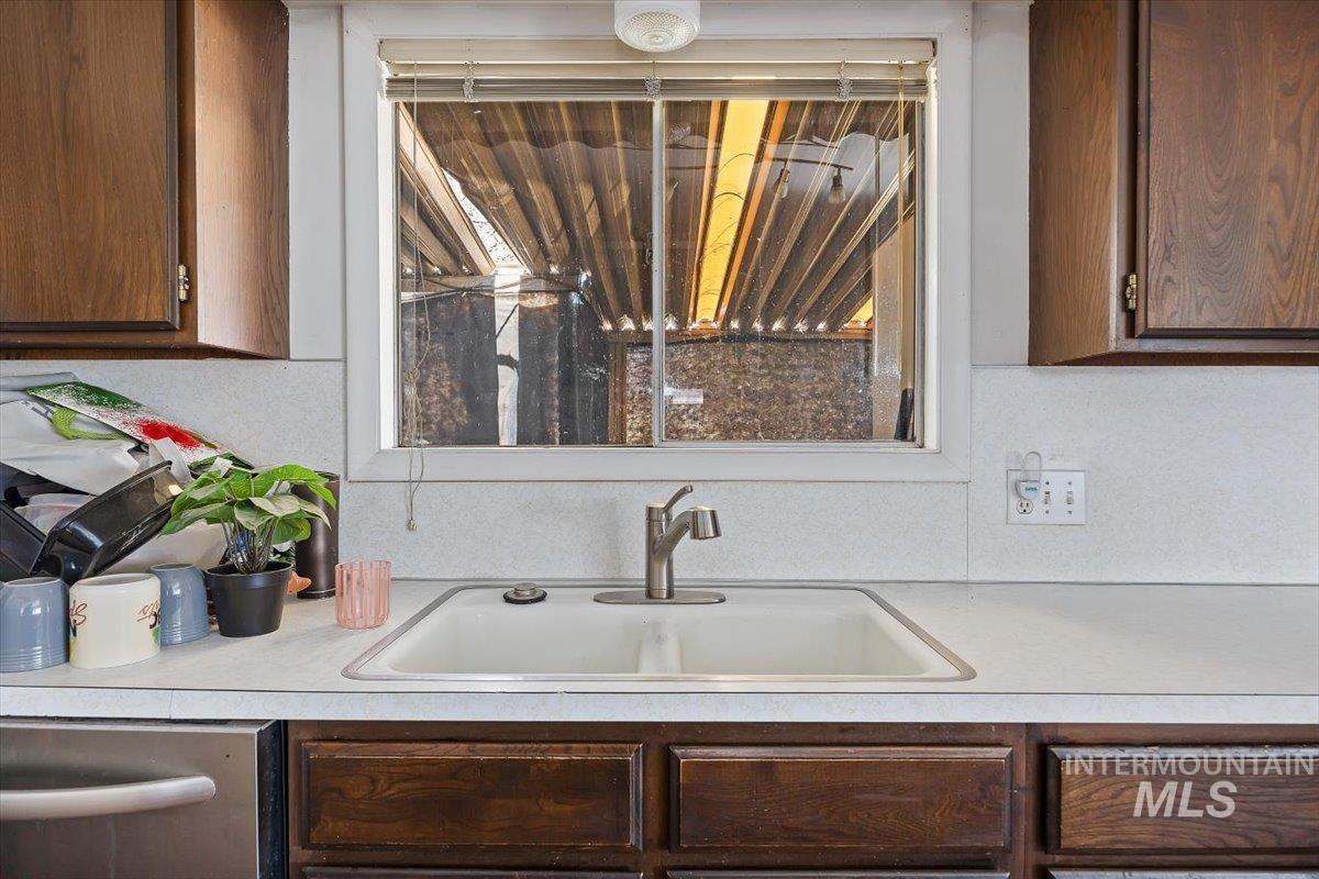 403 Filer Ave, Twin Falls, Idaho 83301-3950, 3 Bedrooms, 2 Bathrooms, Residential For Sale, Price $220,000,MLS 98977673