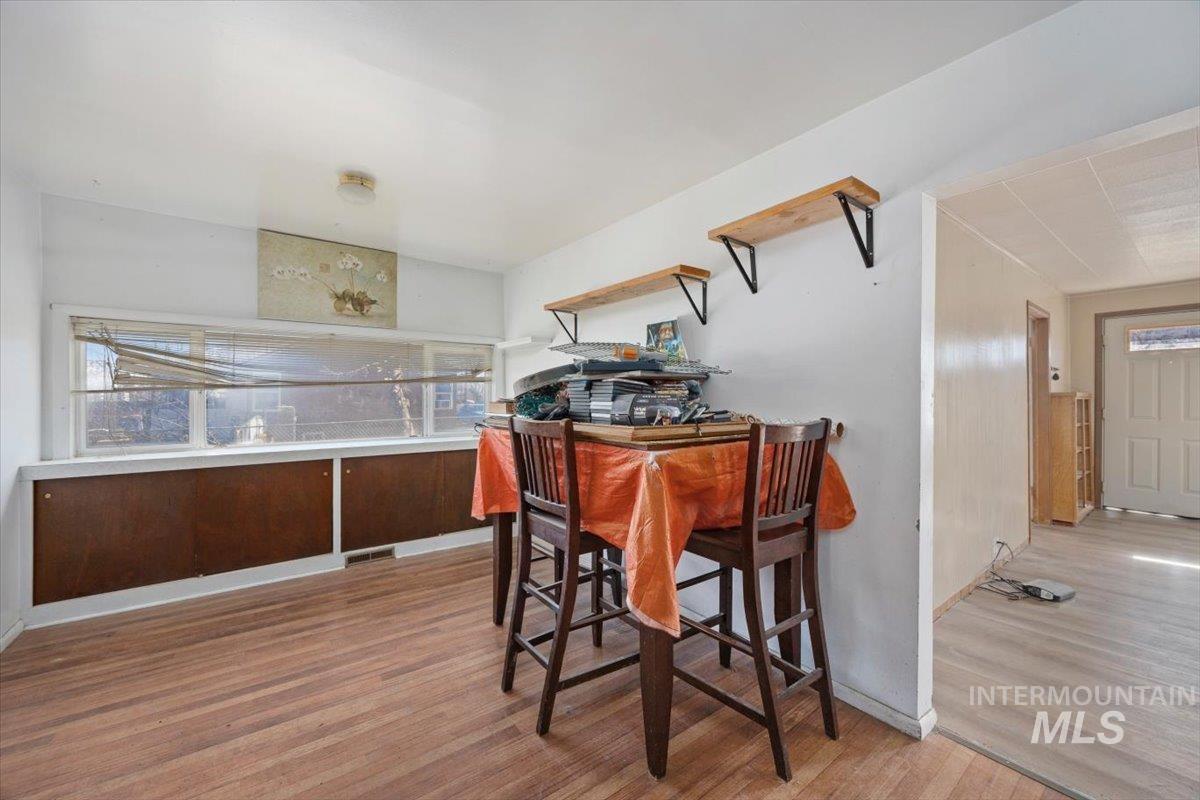 403 Filer Ave, Twin Falls, Idaho 83301-3950, 3 Bedrooms, 2 Bathrooms, Residential For Sale, Price $220,000,MLS 98977673