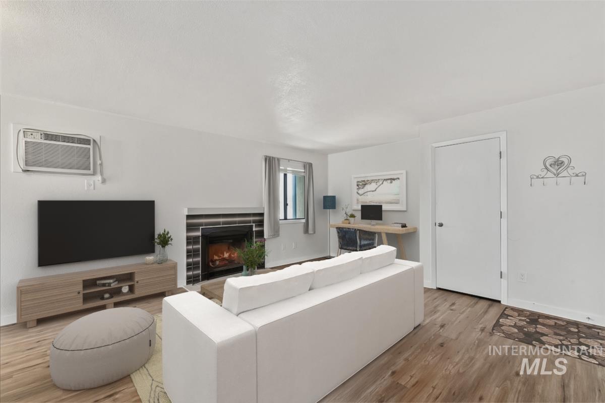 7084 W Colehaven Ln, Boise, Idaho 83704, 2 Bedrooms, 1 Bathroom, Residential For Sale, Price $244,900,MLS 98977677