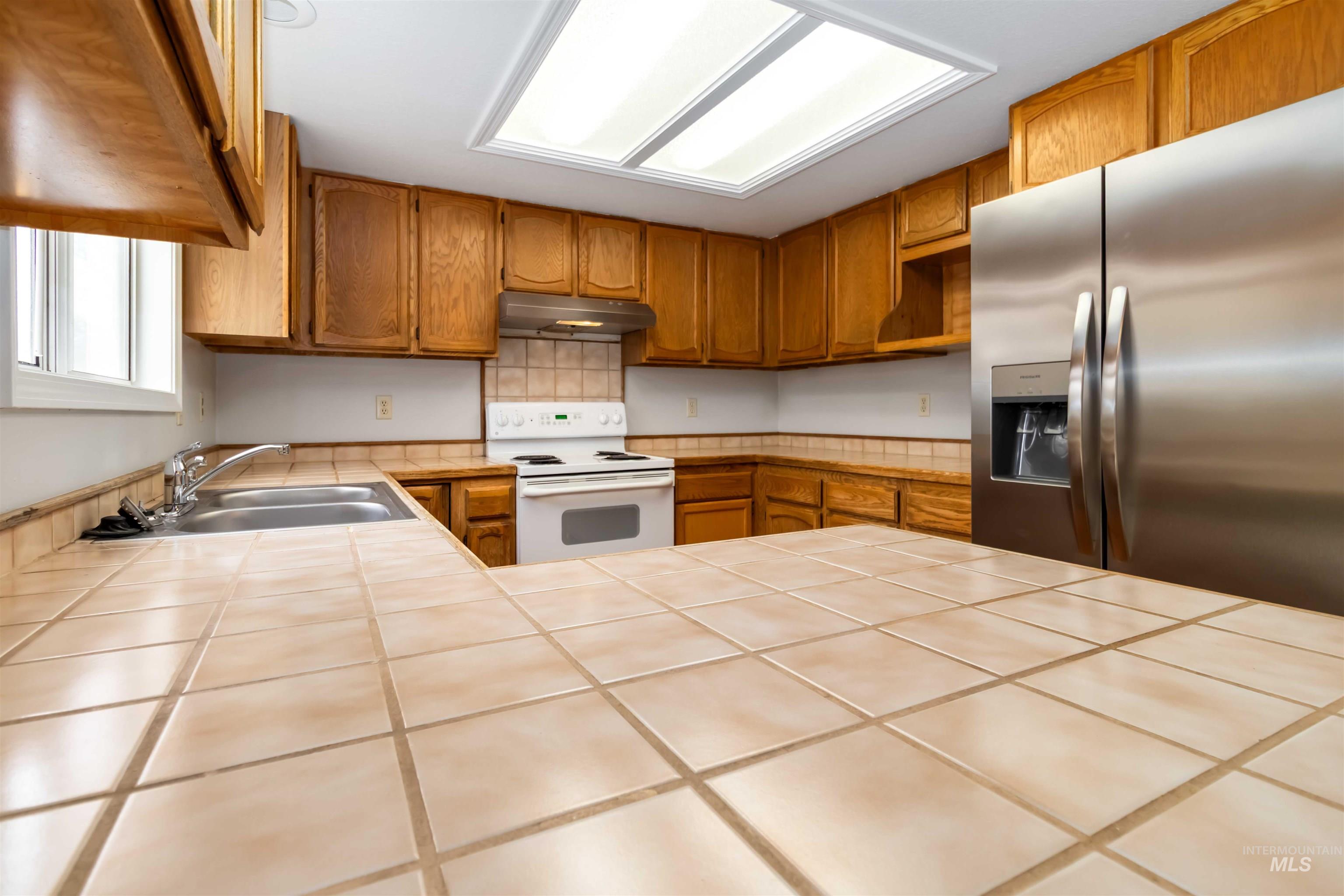 2135 Monaco Way, Meridian, Idaho 83642, 4 Bedrooms, 3 Bathrooms, Residential For Sale, Price $485,000, 98977679
